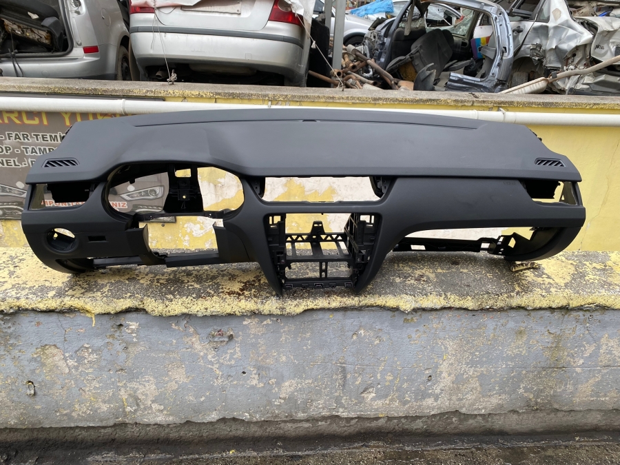 5E1857009 SKODA OCTAVİA GÖĞÜS TORPİTO DELİKSİZ