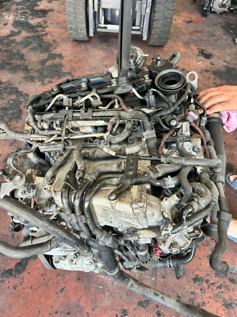 VW TRANSPORTER T6 2,0 DİZEL CAA KODLU KOMPLE MOTOR